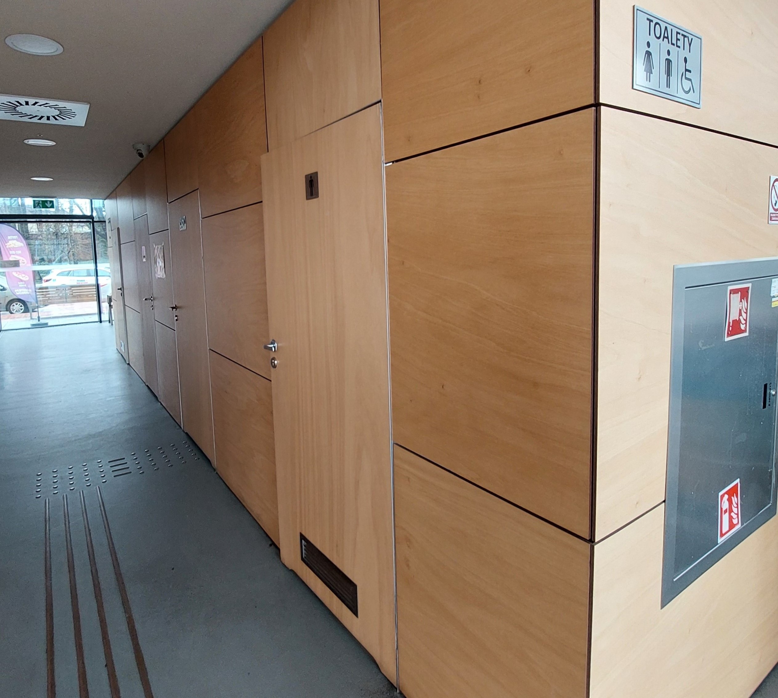 Toaleta na centrum przesiadkowym przy ulicy męczenników oświęcimskich 20A